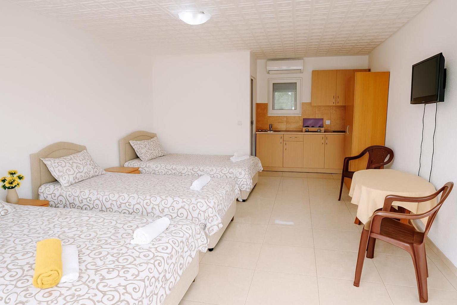 Apartments Lejla Dobra Voda Bagian luar foto